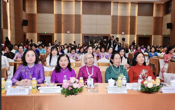 Các đại biểu tham dự lễ tôn vinh.