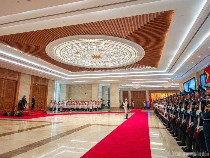 Quân nhạc cử Quốc thiều hai nước Việt Nam, Timor Leste tại lễ đón.