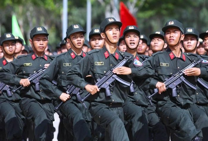 Những chàng trai năm nào còn bỡ ngỡ khi bước chân vào môi trường quân ngũ nay rắn rỏi hơn sau 3 tháng huấn luyện