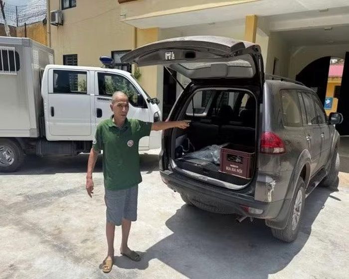 Đối tượng Tạ Vương Anh Tuấn xác định nơi đã để phong bì 20 triệu đồng vào xe ô tô của tổ công tác nhằm tác động xin không khởi tố hình sự đối với Phạm Xuân Hải.