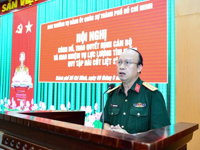  Đại tá Nguyễn Đình Chuẩn phát biểu giao nhiệm vụ. 