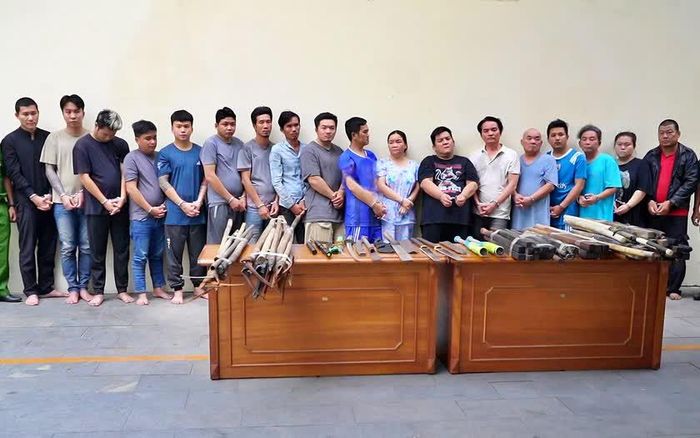 Cơ quan điều tra khởi tố 17 bị can liên quan đến tội các tội danh "Cưỡng đoạt tài sản", "Cố ý làm hư hỏng tài sản", "Chống người thi hành công vụ" và "Gây rối trật tự công cộng". Ảnh: CATPHCM