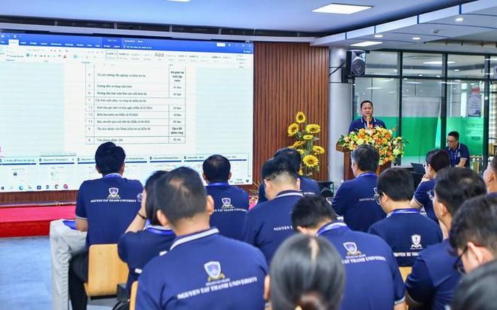 Đội ngũ tham gia coi thi tốt nghiệp trung học phổ thông của Trường Đại học Nguyễn Tất Thành. 
