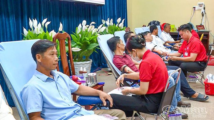 Ông Phan Văn Huấn đã có 33 lần hiến máu tình nguyện.