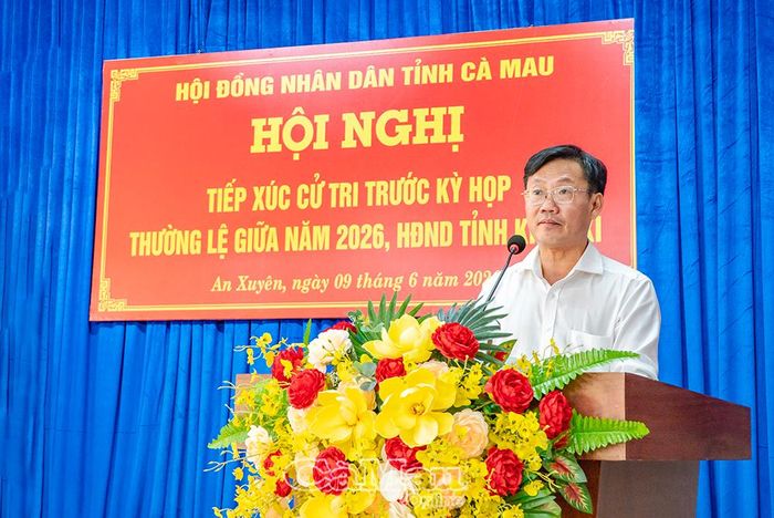 Đồng chí Hồ Văn Chung, Tỉnh ủy viên, Bí thư Đảng ủy, Chủ tịch HĐND phường An Xuyên, thông tin đến cử tri kết quả các kỳ họp HĐND tỉnh và chương trình kỳ họp sắp tới.
