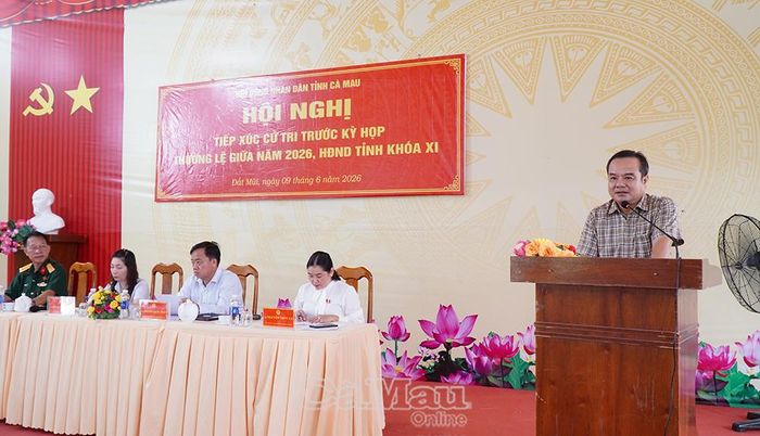 Ông Tạ Huỳnh Vĩnh Trường, Phó Giám đốc Vườn Quốc gia Mũi Cà Mau, trả lời các kiến nghị liên quan đến lĩnh vực đất đai.