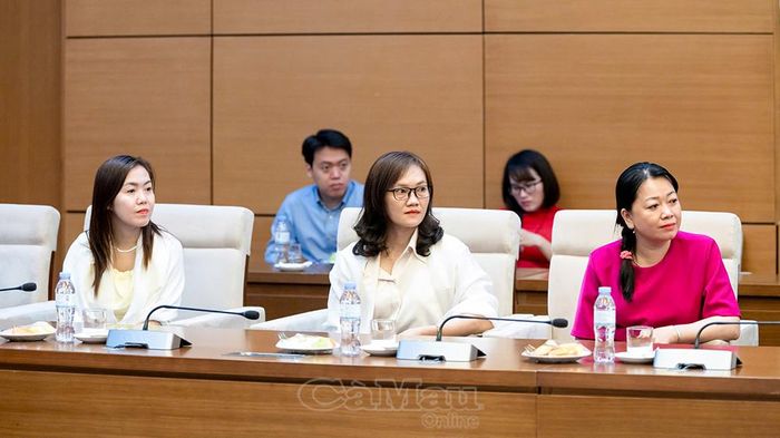 Các đại biểu Hội Nông dân tỉnh Cà Mau tham dự buổi tiếp tại Nhà Quốc hội.