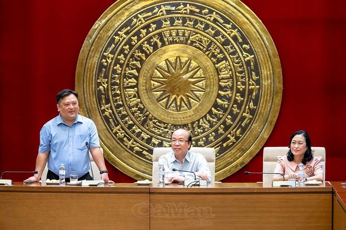 Phó Chủ tịch Ủy ban MTTQ Việt Nam tỉnh Cà Mau, Chủ tịch Hội Nông dân tỉnh Cà Mau Nguyễn Hoàng Thoại phát biểu tại buổi gặp mặt.