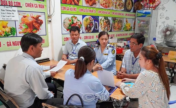 Đoàn kiểm tra Chi cục ATTP