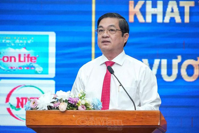 Phó Chủ tịch UBND tỉnh Huỳnh Chí Nguyện phát biểu tại đại hội.