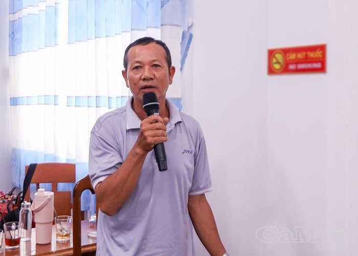 Cử tri Huỳnh Văn Hùng (khóm Thạnh Điền, Phường Lý Văn Lâm) phản ánh tình trạng một số tuyến đường thuộc các khóm: Chánh, Thạnh Điền, Bào Sơn thường xuyên bị ngập sâu khi mưa lớn, triều cường, gây khó khăn cho việc đi lại, sinh hoạt và sản xuất của người dân.