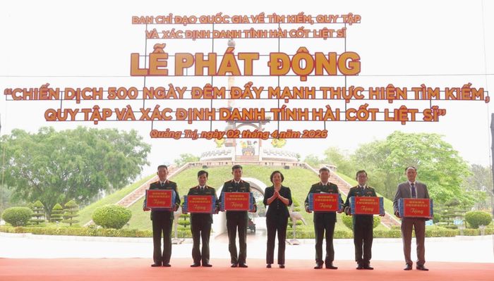 Lễ phát động “Chiến dịch 500 ngày đêm đẩy mạnh thực hiện tìm kiếm, quy tập và xác định danh tính hài cốt liệt sĩ” tổ chức ngày 02/4/2026, tại di tích lịch sử Thành cổ Quảng Trị. Ảnh: S.T