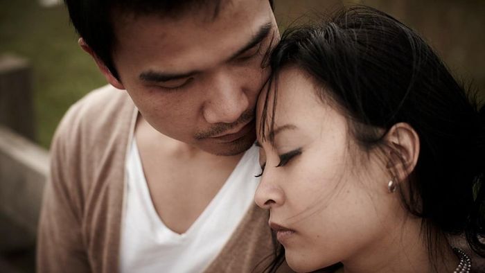 Cần một người đồng hành chống lại cảm giác cô đơn. Ảnh minh họa.
