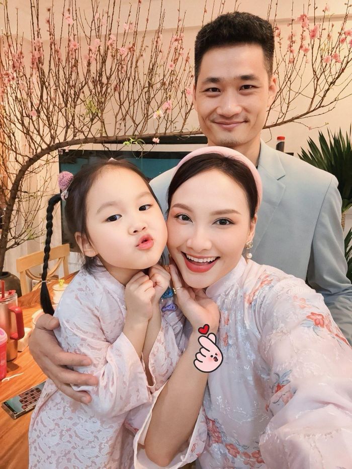 Nữ diễn viên cũng dành nhiều tình cảm cho bé Nu - con gái út.