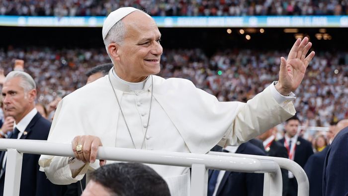 Giáo Hoàng Leo XIV chào thăm hơn 70.000 tín hữu tại Bernabéu