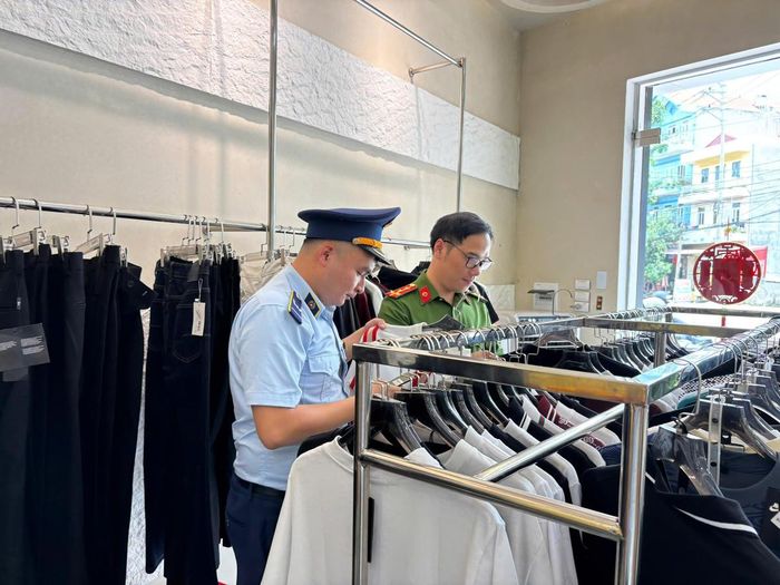 Lực lượng Quản lý thị trường tỉnh Lạng Sơn đã phát hiện, xử lý 42 vụ vi phạm sở hữu trí tuệ. (Ảnh: Cục Quản lý và Phát triển thị trường trong nước).