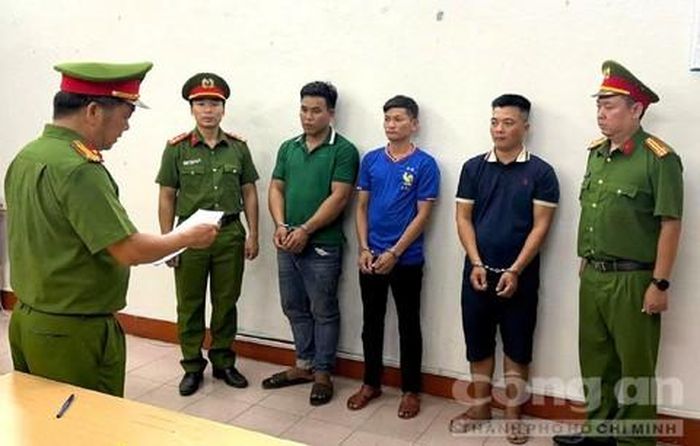 Văn phòng Cơ quan CSĐT Công an TP Đà Nẵng khởi tố, bắt tạm giam 3 đối tượng về hành vi “Giết người”.