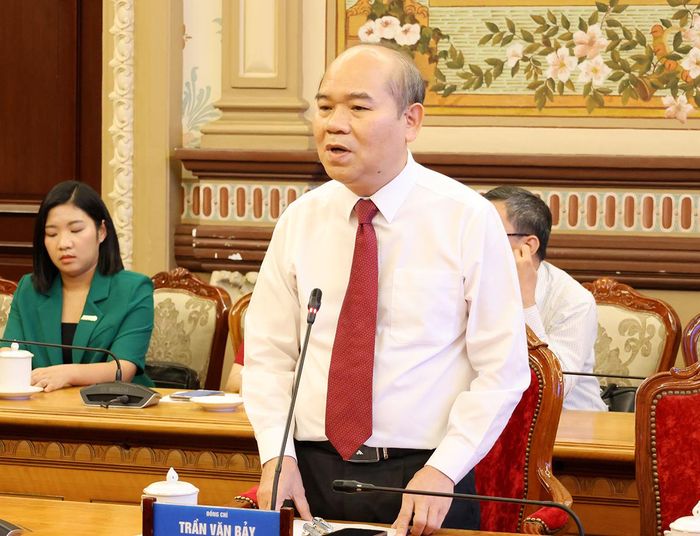 Phó Chủ tịch UBND TPHCM Trần Văn Bảy phát biểu