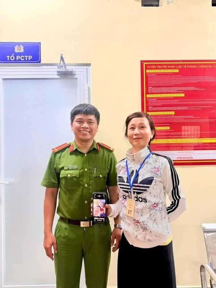 CAP.Bến Thành trao trả tài sản cho bà Lý Ngọc Tốt và nam du khách người Trung Quốc