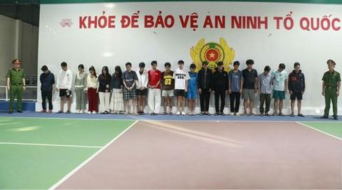 Các đối tượng tham gia đường dây đánh bạc và rửa tiền qua mạng bị Công an bắt giữ