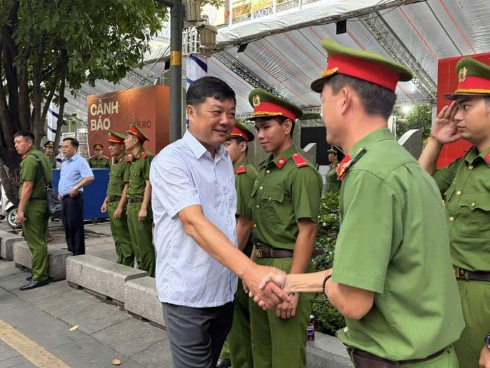 Đại tá Nguyễn Đình Dương, Phó Giám đốc CATP động viên lực lượng làm nhiệm vụ