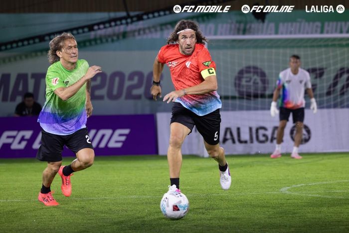 Cựu cầu thủ Carles Puyol tại Legend Match 2026. Ảnh: Garena