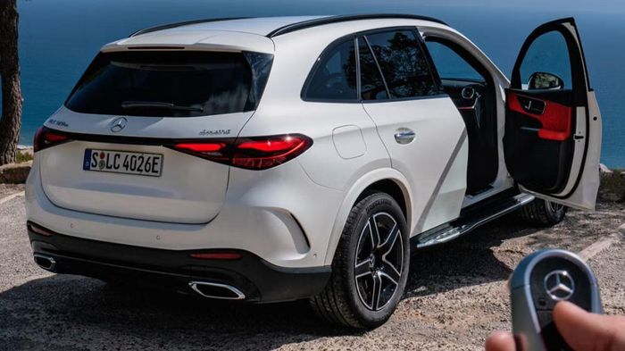 GLC 350e 4MATIC có phạm vi chạy điện lên đến 100 km. Ảnh: Mercedes-Benz