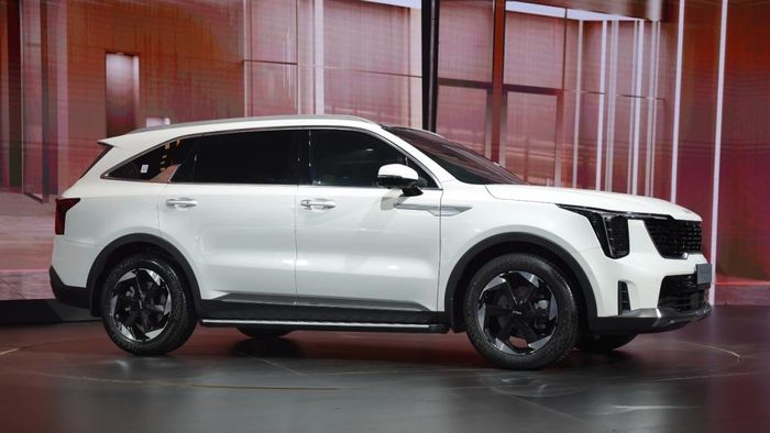 Kia Sorento Hybrid 2026 được trang bị nhiều công nghệ hỗ trợ người lái. Ảnh: Thành Nhạn