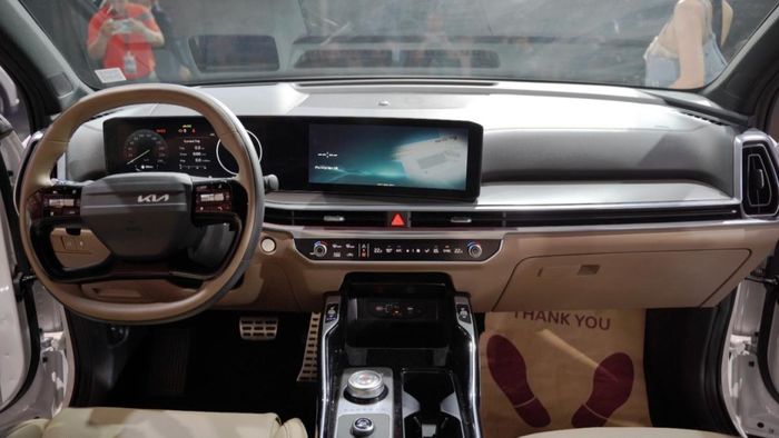 Thiết kế khoang lái của Kia Sorento Hybrid 2026. Ảnh: Thành Nhạn