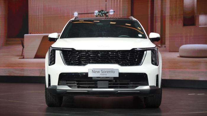Bộ mâm hợp kim 19 inch của Kia Sorento Hybrid 2026. Ảnh: Thành Nhạn