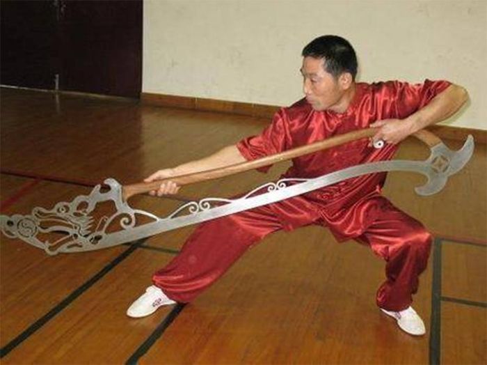 Long đầu đại trát đao có hình dáng đầu rồng đuôi cá
