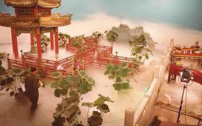 Bộ phim có rất nhiều cảnh sương khói huyền ảo.