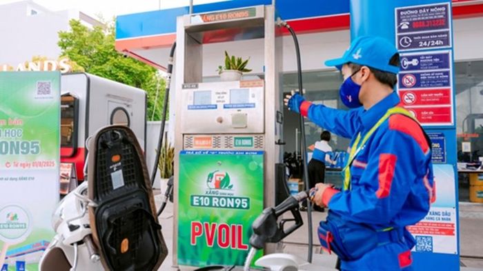 Xăng E10 được kiểm định kỹ càng trước khi bán ra thị trường. (Ảnh minh họa: PVOIL) 