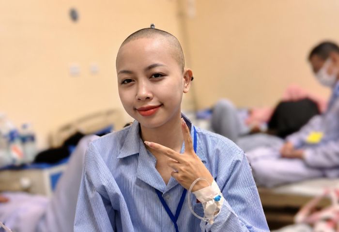 Dù bệnh tật song Nhật Thương luôn giữ cho mình tinh thần lạc quan. 