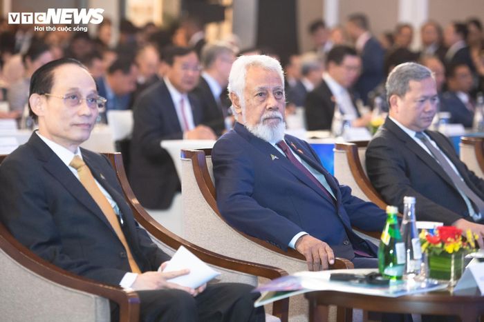 Bộ trưởng Ngoại giao Lê Hoài Trung (trái) và Thủ tuớng Timor-Leste Kay Rala Xanana Gusmão tại lễ khai mạc Diễn đàn Tương lai ASEAN.