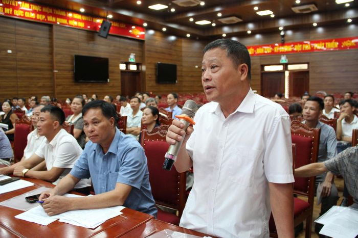 Bí thư Chi bộ, Trưởng ban Công tác Mặt trận thôn Đồi Lý, xã Mỹ Đức nêu ý kiến.