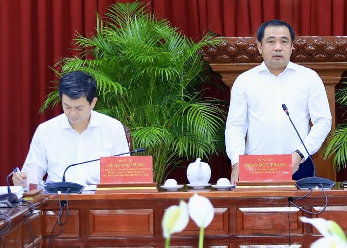 Ủy viên Bộ Chính trị, Bí thư Thành ủy Hà Nội Trần Đức Thắng, Trưởng đoàn kiểm tra, giám sát số 28 của Bộ Chính trị, Ban Bí thư phát biểu kết luận tại buổi làm việc để thông qua dự thảo báo cáo kết quả kiểm tra, giám sát (đợt 2) đối với Ban Thường vụ Thành ủy Cần Thơ. Ảnh: Quang Thái