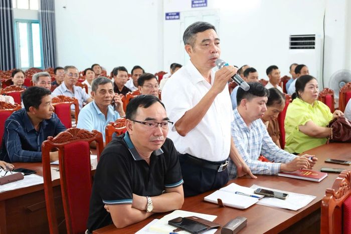 Các đại biểu bày tỏ sự đồng tình cao với chủ trương sắp xếp tổ dân phố. Ảnh: TH