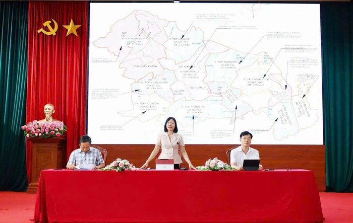 Bí thư Đảng ủy, Chủ tịch HĐND phường Tùng Thiện Đỗ Thị Lan Hương phát biểu tại hội nghị. Ảnh: TH