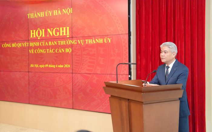 Tân Phó Chánh Văn phòng Thành ủy Hà Nội Phạm Quang Hưng phát biểu nhận nhiệm vụ. Ảnh: Phạm Hùng