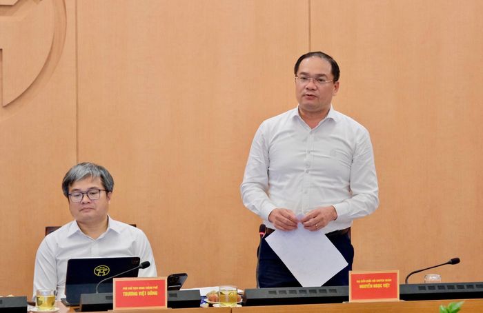 Đại biểu chuyên trách Đoàn đại biểu Quốc hội thành phố Hà Nội nêu ý kiến tại cuộc họp. Ảnh: Thành An