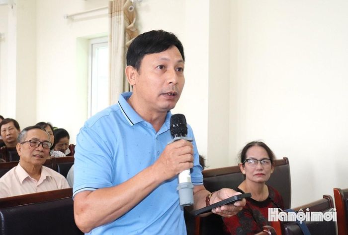 Đại diện người dân phát biểu ý kiến, kiến nghị liên quan đến các thủ tục hành chính tại Hội nghị đối thoại. Ảnh: Tuấn Điệp