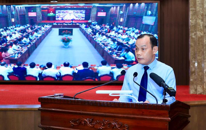 Phó Trưởng ban Tổ chức Thành ủy Nguyễn Hồng Nhật trình bày tham luận tại hội nghị. Ảnh: Quang Thái