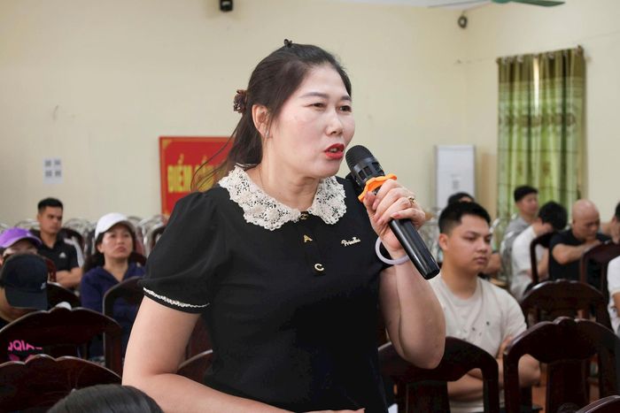 Các hộ gia đình nêu ý kiến tại hội nghị. Ảnh: PV