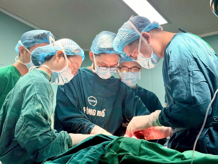 Nỗ lực can thiệp giúp giảm nguy cơ tái phát và bảo tồn tốt hơn chức năng cho người bệnh. Ảnh: BVCC