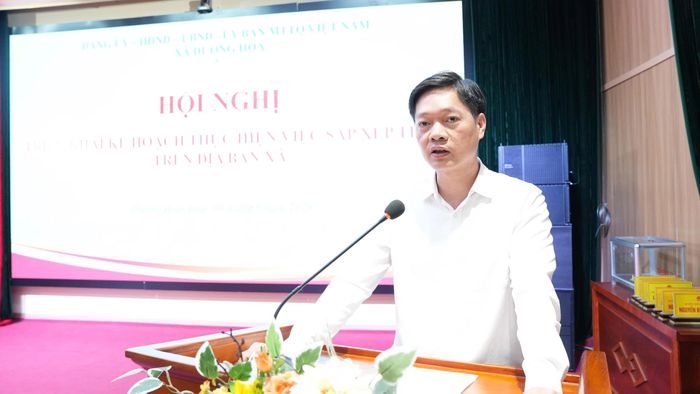 Bí thư Đảng ủy, Chủ tịch HĐND xã Phùng Bá Nhân phát biểu kết luận hội nghị. Ảnh: PN