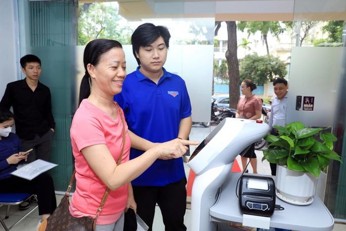 Ứng dụng công nghệ AI để phục vụ người dân tại các Trung tâm phục vụ hành chính công. Ảnh: PV