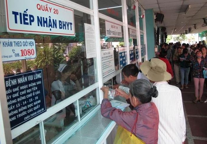 Tham gia bảo hiểm y tế 5 năm liên tục người dân được hưởng nhiều quyền lợi khi khám chữa bệnh. Ảnh minh họa: TTXVN