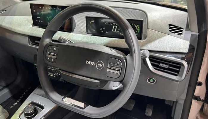 Phiên bản nâng cấp Tata Tiago EV 2026 mới có nội thất bọc vải màu xám