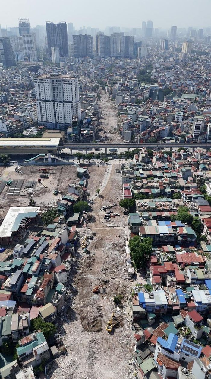 Sau nhiều năm chờ đợi, dự án đường Vành đai 2.5 đoạn từ Hoàng Đạo Thúy kéo dài đến hồ Đầm Hồng (quận Thanh Xuân cũ, nay thuộc địa bàn mới của Hà Nội) đang ghi nhận những chuyển biến tích cực khi công tác giải phóng mặt bằng cơ bản hoàn tất.